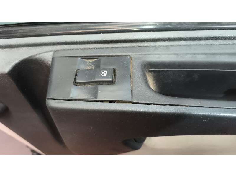 Recambio de puerta delantera derecha para renault midlum fg xxx.10    e4 cabina doble referencia OEM IAM 5600464824 5600464830 