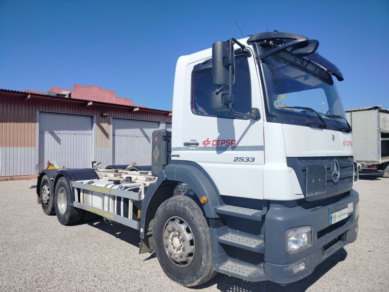 mercedes-benz axor 3-ejes 25/26t 2004  del año 2008