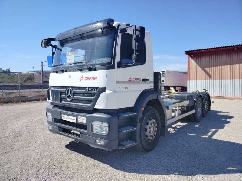 mercedes-benz axor 3-ejes 25/26t 2004  del año 2008