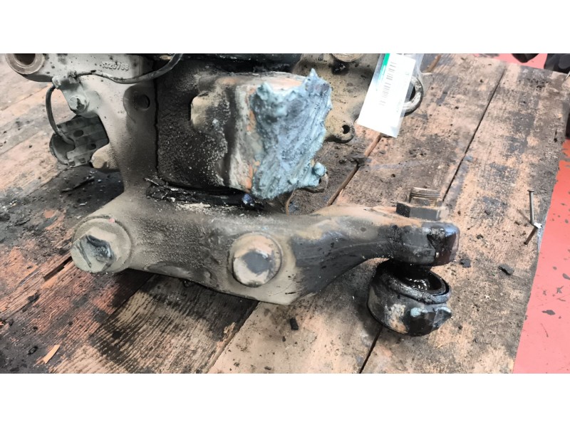 Recambio de mangueta delantera derecha para renault premium lander 10.8 diesel referencia OEM IAM 7420556298 20556298 