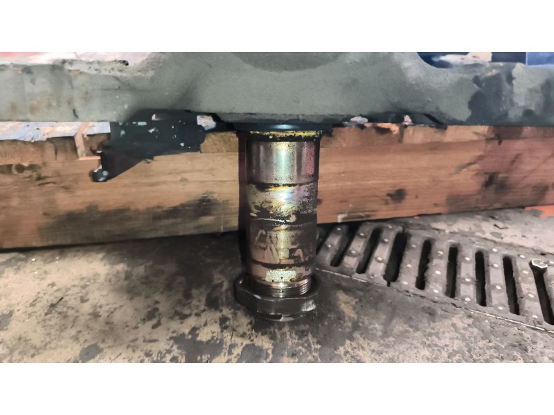 Recambio de mangueta delantera izquierda para renault magnum ab 2005 12.8 diesel referencia OEM IAM 7420556298 20556298 