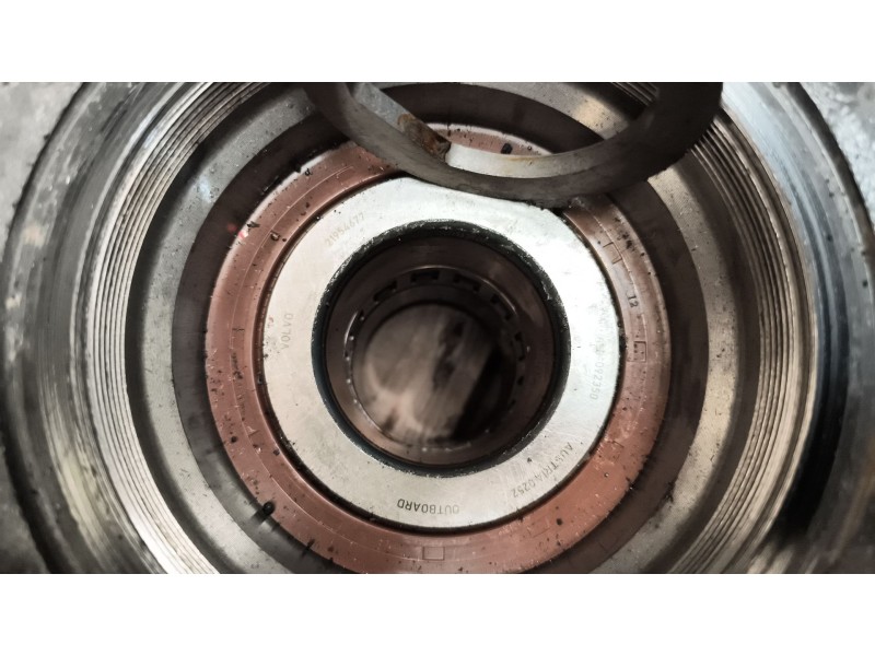 Recambio de buje delantero para renault serie t 12.8 diesel referencia OEM IAM 7421116593 7421535963 7421534388