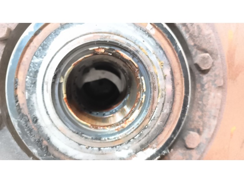 Recambio de buje delantero para renault serie t 12.8 diesel referencia OEM IAM 7421116593 7421535963 7421534388
