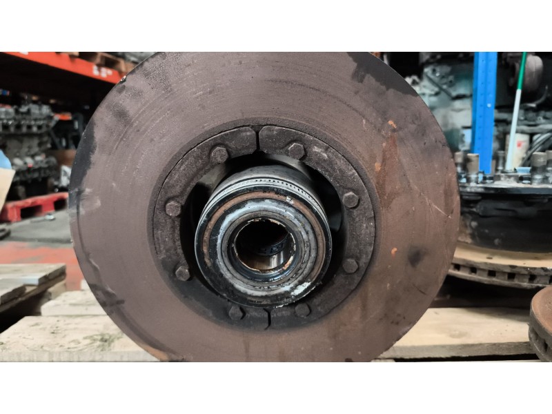 Recambio de buje delantero para renault serie t 12.8 diesel referencia OEM IAM 7421116593 7421535963 7421534388