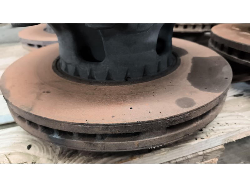 Recambio de buje delantero para renault serie t 12.8 diesel referencia OEM IAM 7421116593 7421535963 7421534388