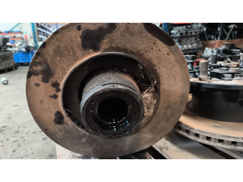 Recambio de buje delantero para iveco stralis (as) 12.9 diesel referencia OEM IAM 7183906  