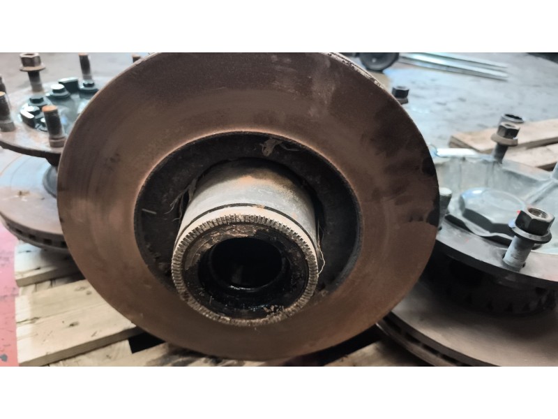 Recambio de buje delantero para iveco stralis (as) 12.9 diesel referencia OEM IAM 7183906  