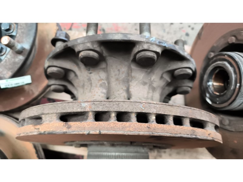 Recambio de buje delantero para renault serie t 12.8 diesel referencia OEM IAM 7421116593 7421535963 7421534388