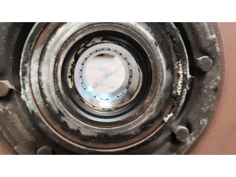 Recambio de buje delantero para renault serie t 12.8 diesel referencia OEM IAM 7421116593 7421535963 7421534388