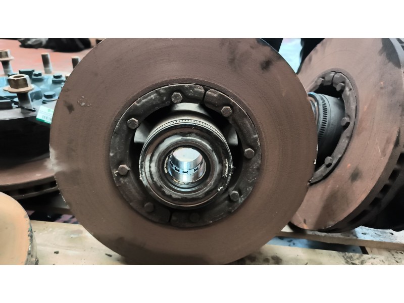 Recambio de buje delantero para renault serie t 12.8 diesel referencia OEM IAM 7421116593 7421535963 7421534388