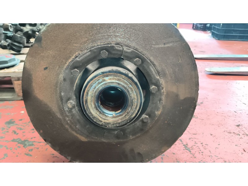 Recambio de buje delantero para renault serie t 12.8 diesel referencia OEM IAM 7421993642  