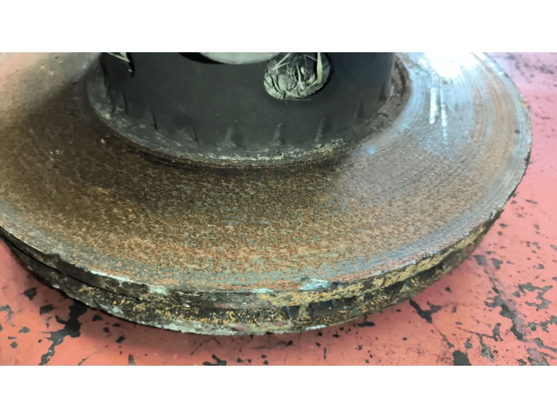 Recambio de buje delantero para renault serie t 12.8 diesel referencia OEM IAM 7421993642  