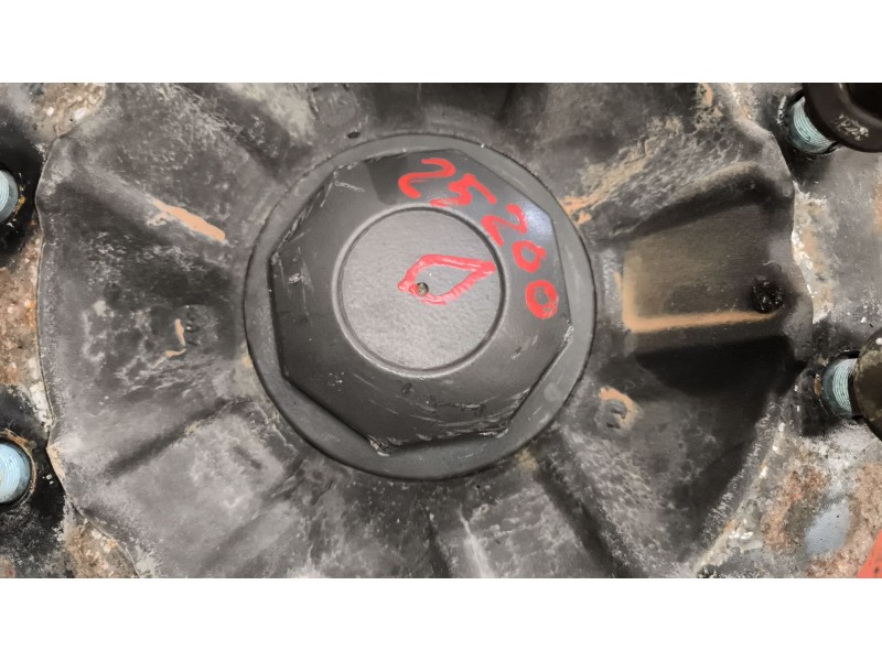 Recambio de buje delantero para renault serie t 12.8 diesel referencia OEM IAM 7421993642  