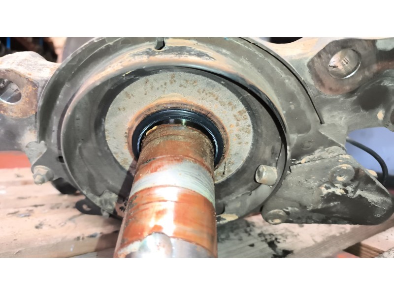 Recambio de mangueta delantera derecha para renault serie t 12.8 diesel referencia OEM IAM 7422045948  