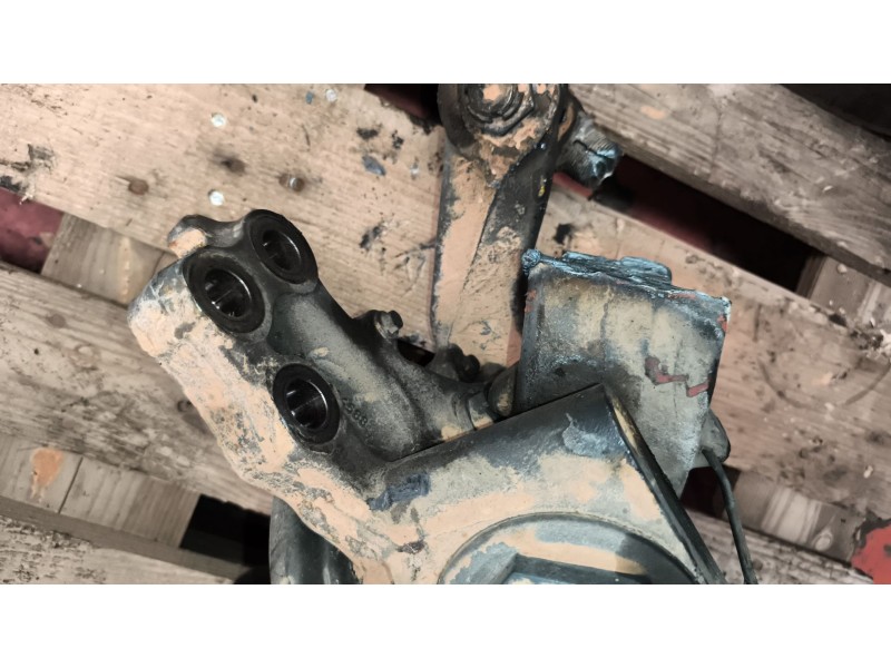 Recambio de mangueta delantera derecha para renault serie t 12.8 diesel referencia OEM IAM 7422045948  