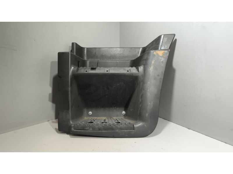 Recambio de peldaño izquierdo para iveco stralis (as) fg /fp  4x2 gran espacio referencia OEM IAM   