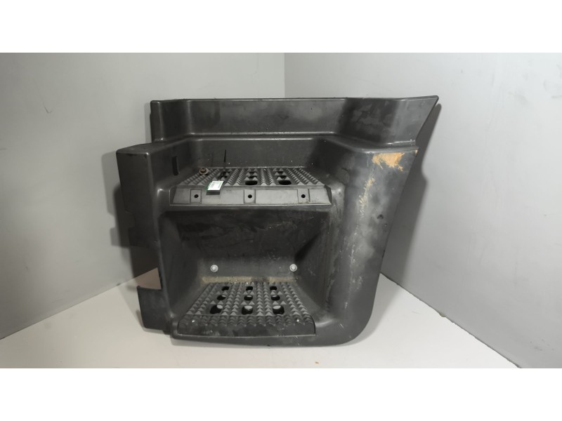 Recambio de peldaño izquierdo para iveco stralis (as) fg /fp  4x2 gran espacio referencia OEM IAM   