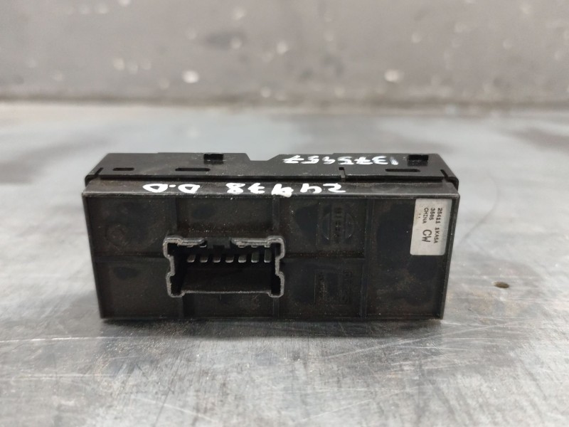 Recambio de mando elevalunas delantero derecho para nissan juke (f15) 1.5 dci referencia OEM IAM 254111KA5A  