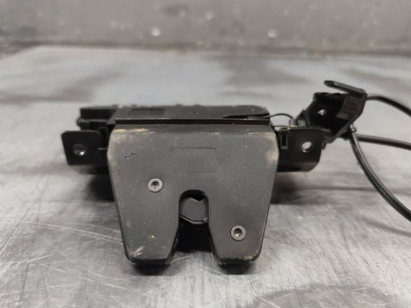 Recambio de cerradura maletero / porton para bmw 3 (e90) 320 d referencia OEM IAM 8196401  