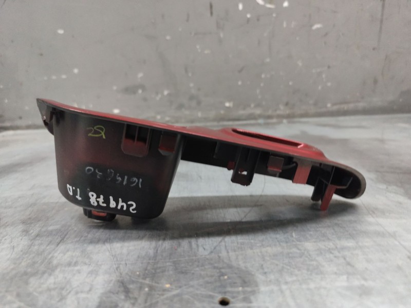 Recambio de moldura mando elevalunas trasero derecho para nissan juke (f15) 1.5 dci referencia OEM IAM 829601KA2A  