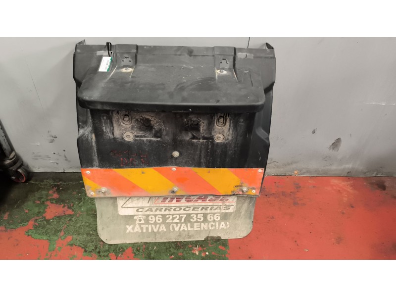 Recambio de guardabarros trasero derecho para renault premium lander 10.8 diesel referencia OEM IAM 7421094392  