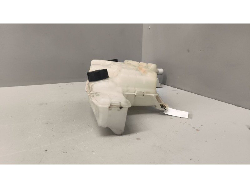 Recambio de deposito expansion para renault midlum fg xxx.10    e4 cabina doble referencia OEM IAM 7482582816  