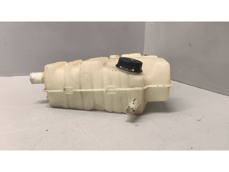 Recambio de deposito expansion para renault midlum fg xxx.10    e4 cabina doble referencia OEM IAM 7482582816  