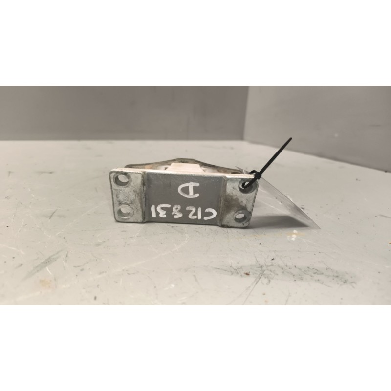 Recambio de bisagra puerta delantera derecha para renault premium lander 10.8 diesel referencia OEM IAM 5010225928 SUPERIOR 