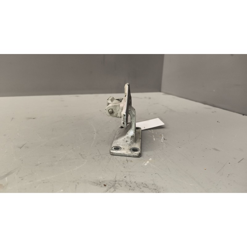 Recambio de bisagra puerta delantera derecha para renault premium lander 10.8 diesel referencia OEM IAM 5010225929 INFERIOR 