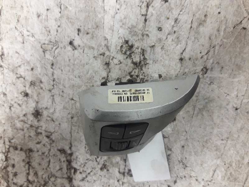 Recambio de mando volante para opel astra gtc cosmo referencia OEM IAM 13208859  