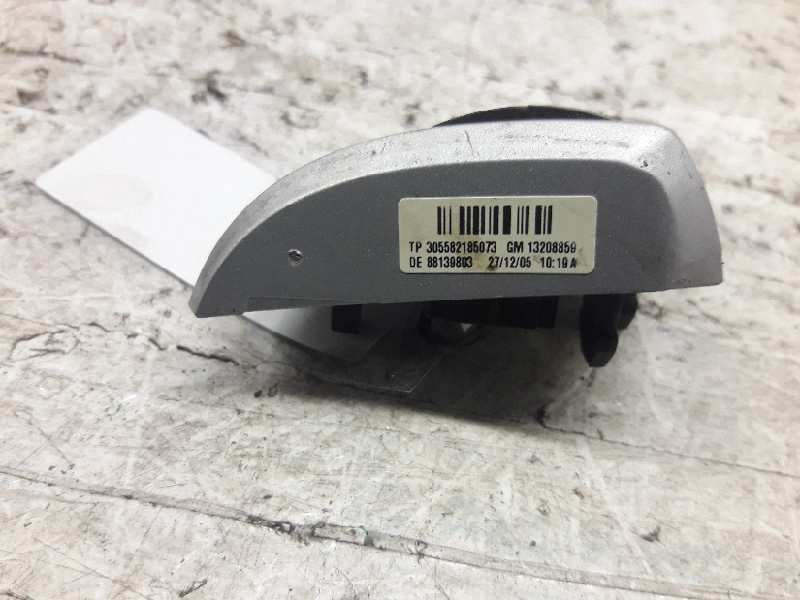 Recambio de mando volante para opel astra gtc cosmo referencia OEM IAM 13208859  