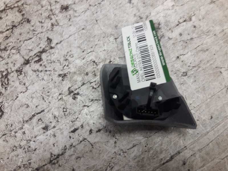 Recambio de mando volante para opel astra gtc cosmo referencia OEM IAM 13208859  