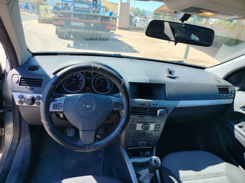opel astra h berlina del año 2006