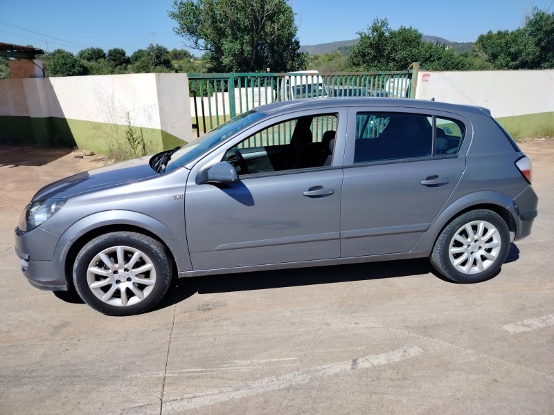 opel astra h berlina del año 2006