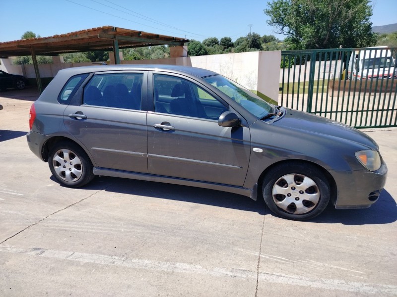 kia cerato i hatchback (ld) del año 2005