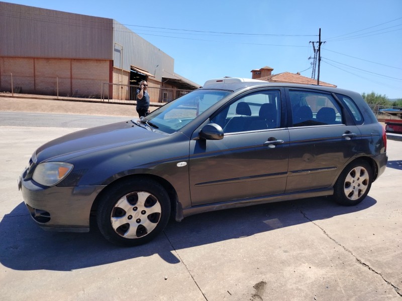 kia cerato i hatchback (ld) del año 2005