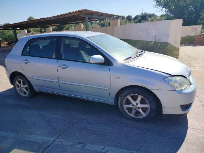 toyota corolla (_e12_) del año 2005