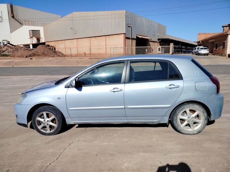 toyota corolla (_e12_) del año 2005