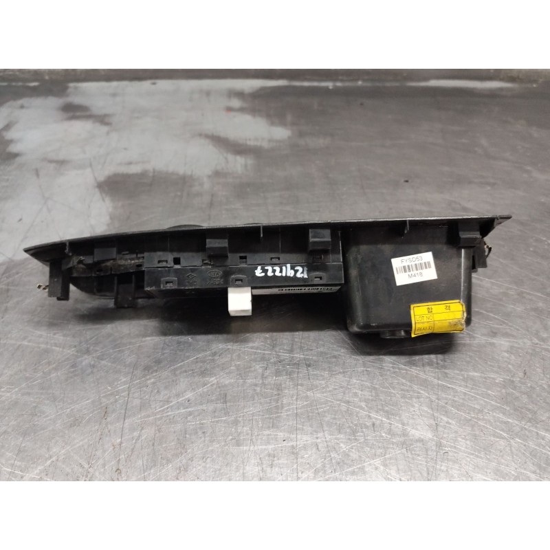 Recambio de mando elevalunas delantero izquierdo para kia sorento i (jc) 2.5 crdi referencia OEM IAM 935703E3308Y  