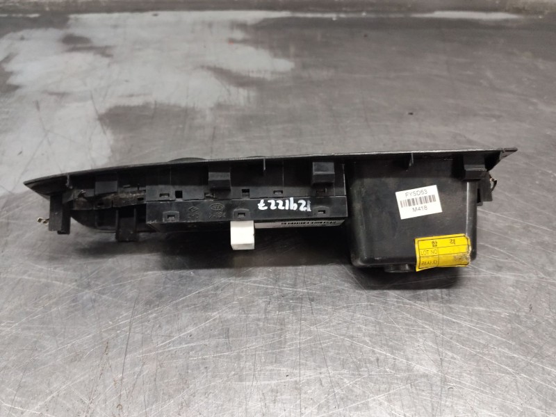 Recambio de mando elevalunas delantero izquierdo para kia sorento i (jc) 2.5 crdi referencia OEM IAM 935703E3308Y  