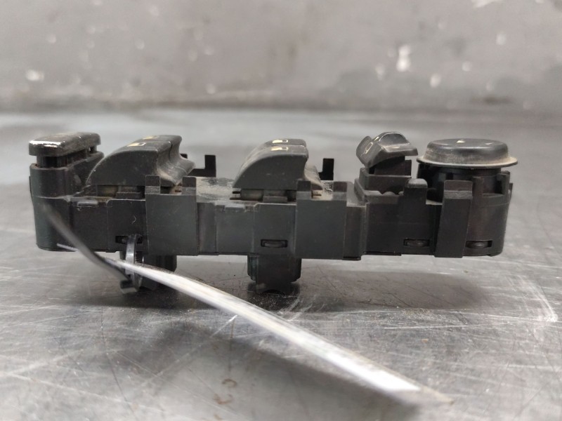 Recambio de mando elevalunas delantero izquierdo para peugeot 407 st sport pack referencia OEM IAM 96468704XT  