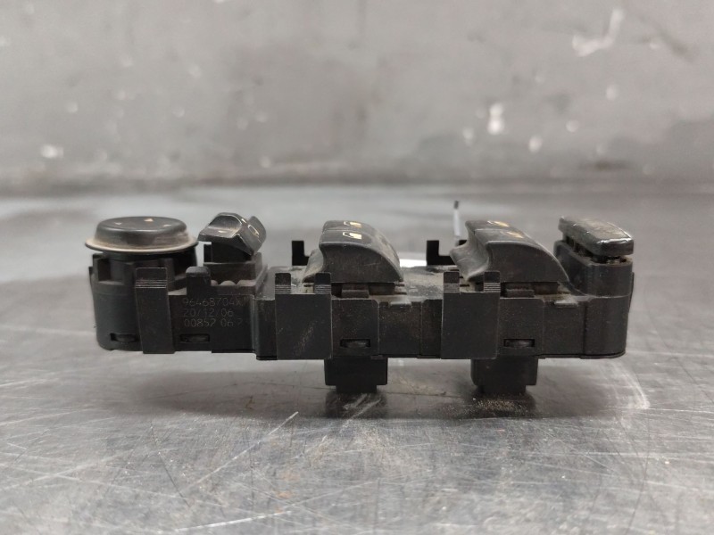 Recambio de mando elevalunas delantero izquierdo para peugeot 407 st sport pack referencia OEM IAM 96468704XT  