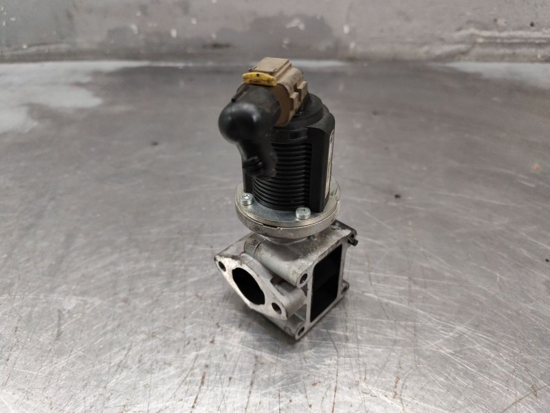 Recambio de valvula egr para opel astra h berlina cosmo referencia OEM IAM 55215031  