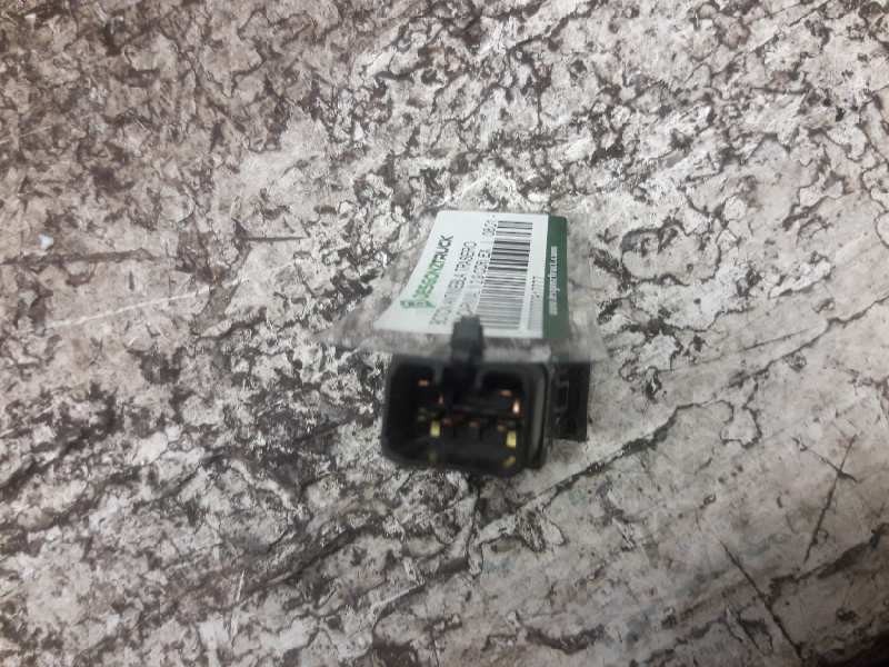 Recambio de boton antiniebla trasero para kia carnival ii 2.9 cdri ex referencia OEM IAM  6 PINS 
