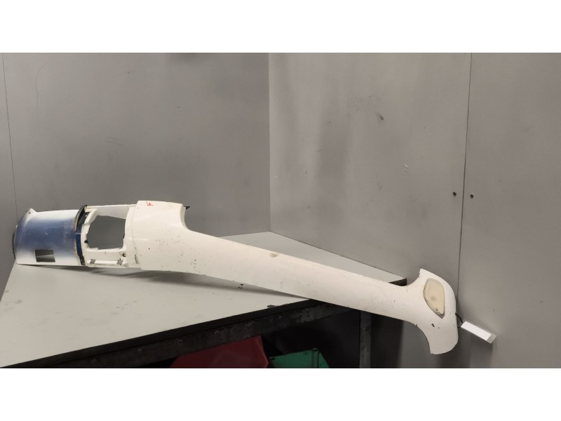 Recambio de moldura luna delantera para nissan trucks atleon 210 referencia OEM IAM 612619X025 izquierda 