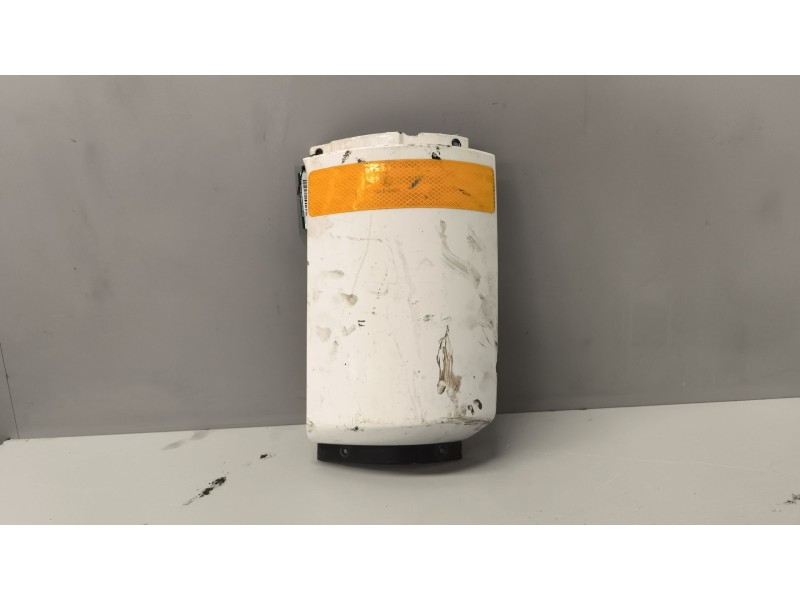 Recambio de deflector derecho para nissan trucks atleon 210 referencia OEM IAM 62380x000 62380x001 62380x002