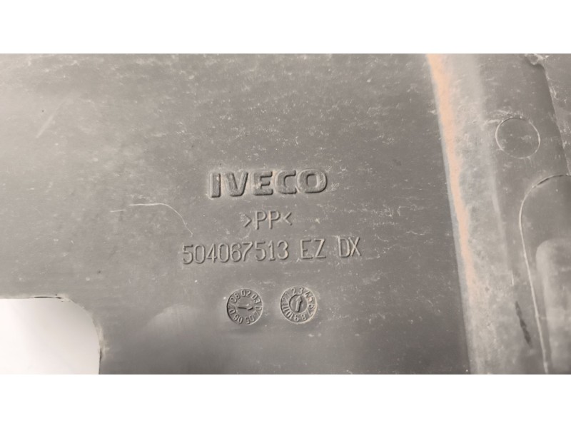 Recambio de guardabarros delantero derecho para iveco stralis (as) 12.9 diesel referencia OEM IAM 504067513  