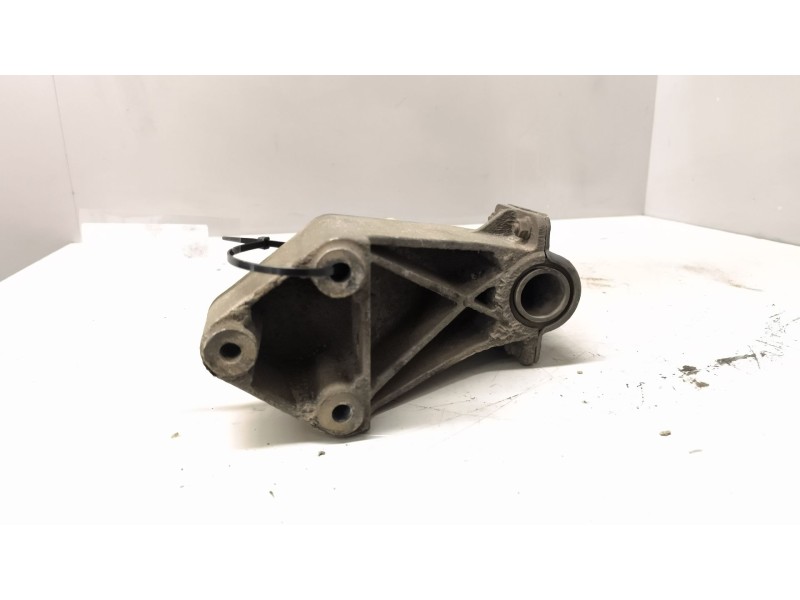 Recambio de soporte guardabarros trasero para daf serie xf105.xxx 12.9 diesel referencia OEM IAM  derecho 