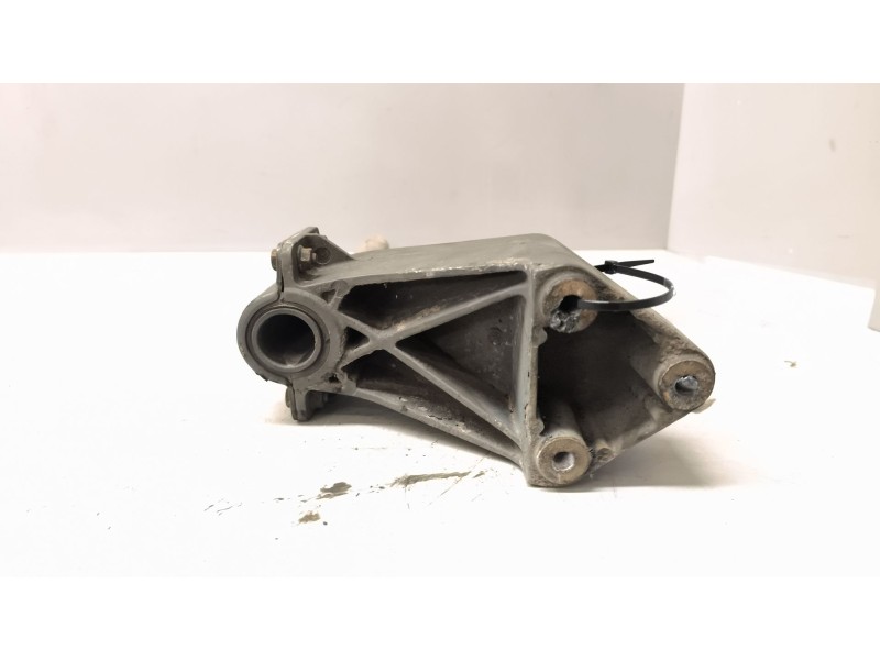 Recambio de soporte guardabarros trasero para daf serie xf105.xxx 12.9 diesel referencia OEM IAM  izquierdo 