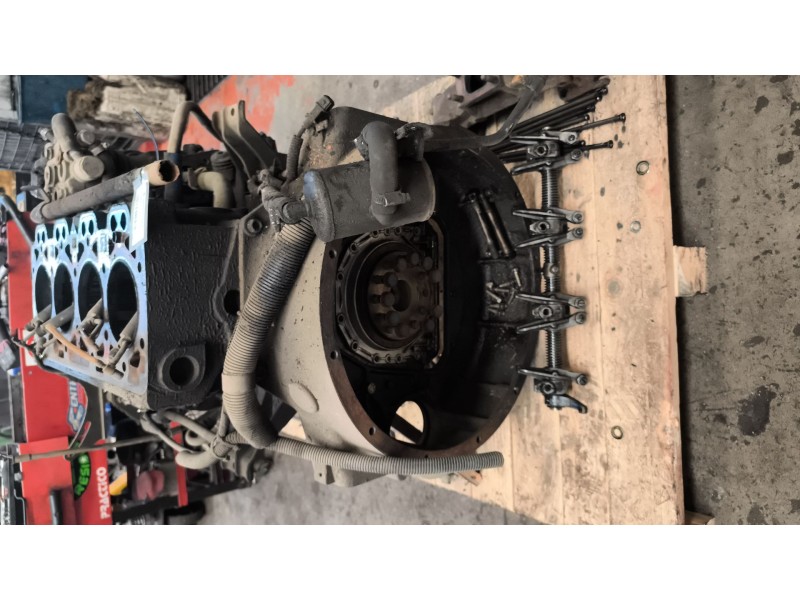 Recambio de despiece motor para nissan trucks atleon 140 referencia OEM IAM B440  